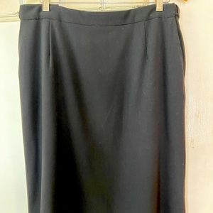 A line skirt, , 29 inches in length. Side pickets